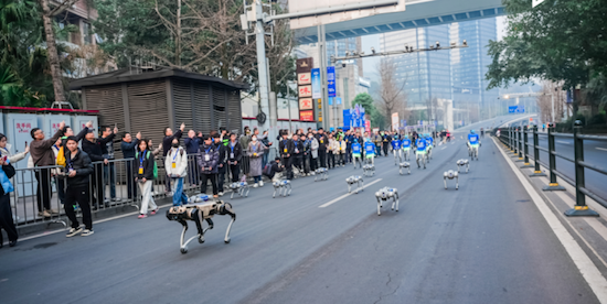 领跑AI新赛道 在发展新质生产力的竞速中长安汽车行稳致远_fororder_副本首场AI马拉松燃情背后，凸显中国智造抢占新兴赛道的强大势能402