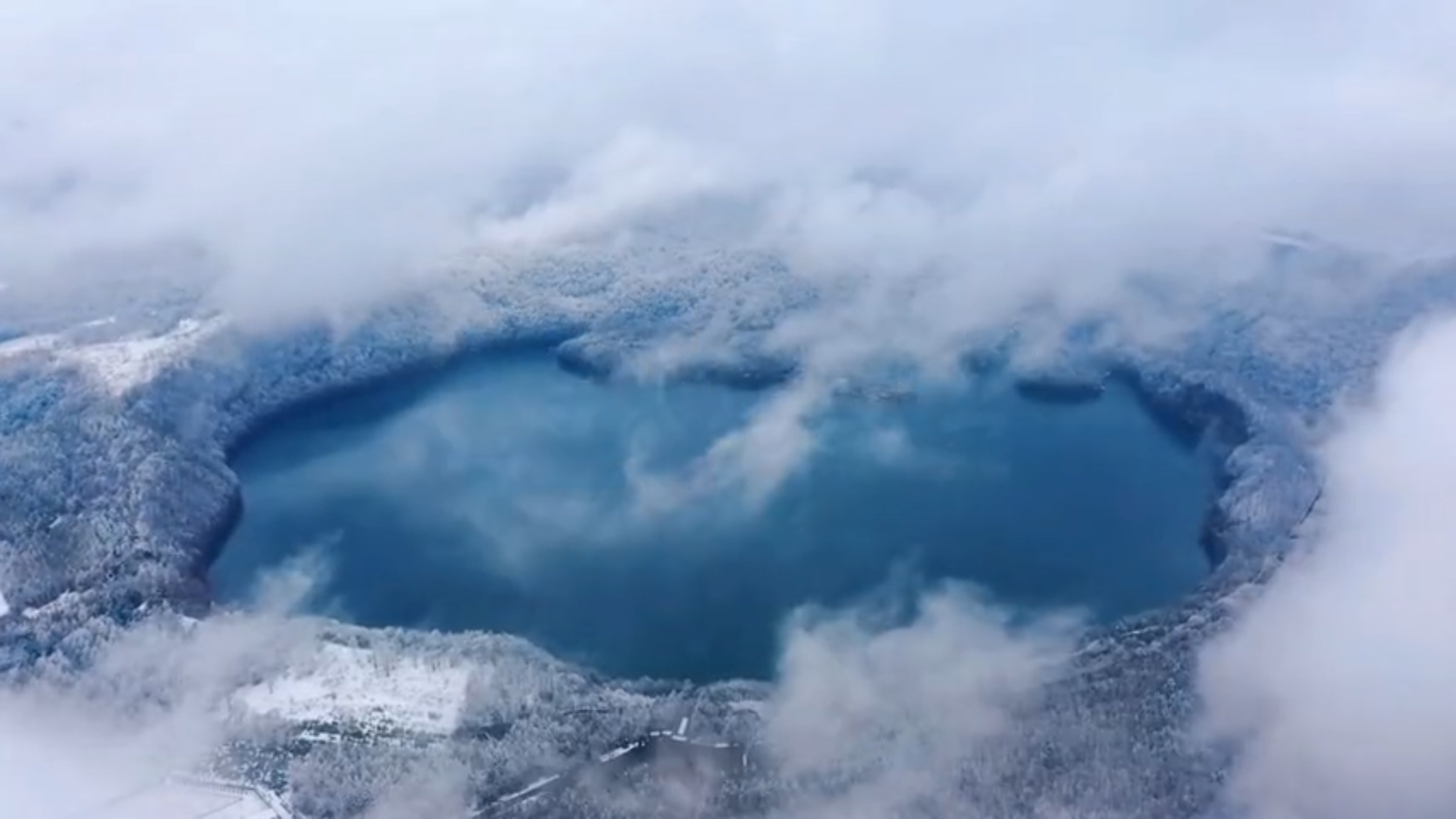 通化：初雪映山城