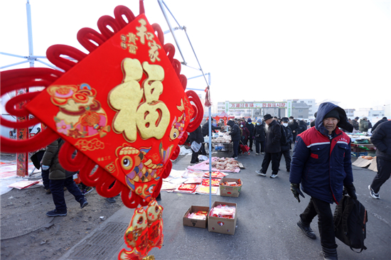 延吉市兴安大集热闹非凡 年味十足