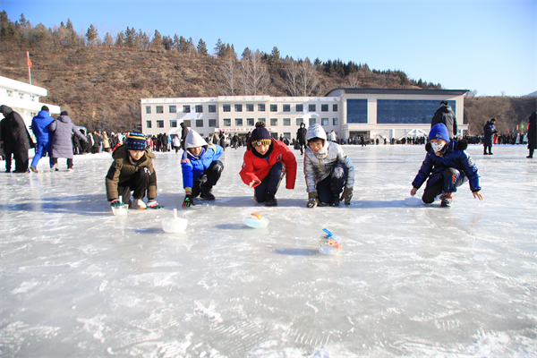 吉林省安图县中小学生冰雪趣味运动会燃爆冬日