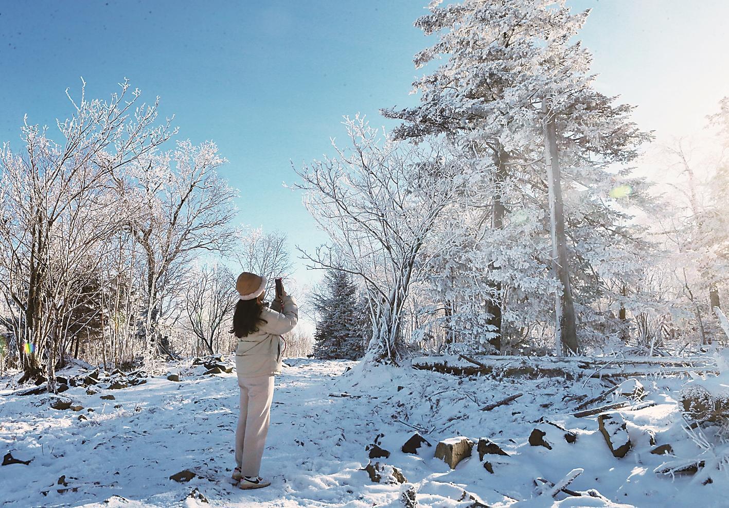 吉林北大湖：新雪季邂逅“迎客凇”