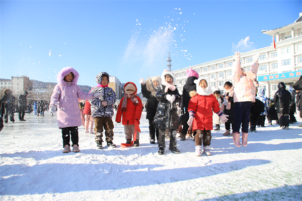 吉林省安图县中小学生冰雪趣味运动会燃爆冬日