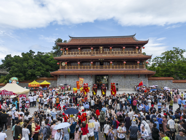 潮州国庆文旅活动首日亮点纷呈，“府楼猴”IP引领潮文化新潮流