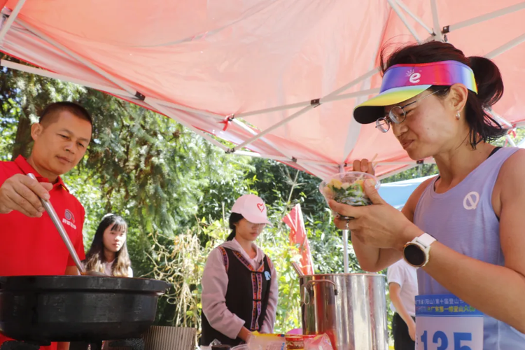 登高望远感受阳山秋日之美！2024年广东省（阳山）第十届登山活动开赛