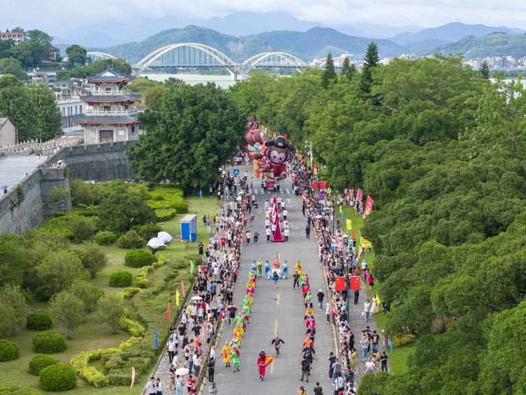 潮州国庆文旅活动首日亮点纷呈，“府楼猴”IP引领潮文化新潮流