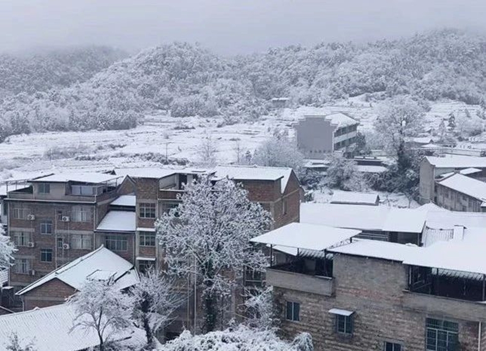 贵州镇远迎来2025年初雪