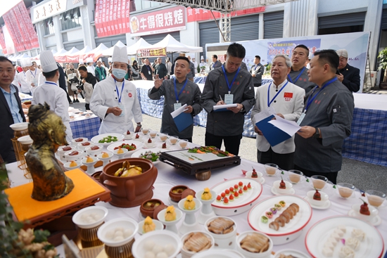 第十届全国饭店职业技能竞赛暨首届“万峰林”杯贵州好食材特色美食大赛在兴义举行