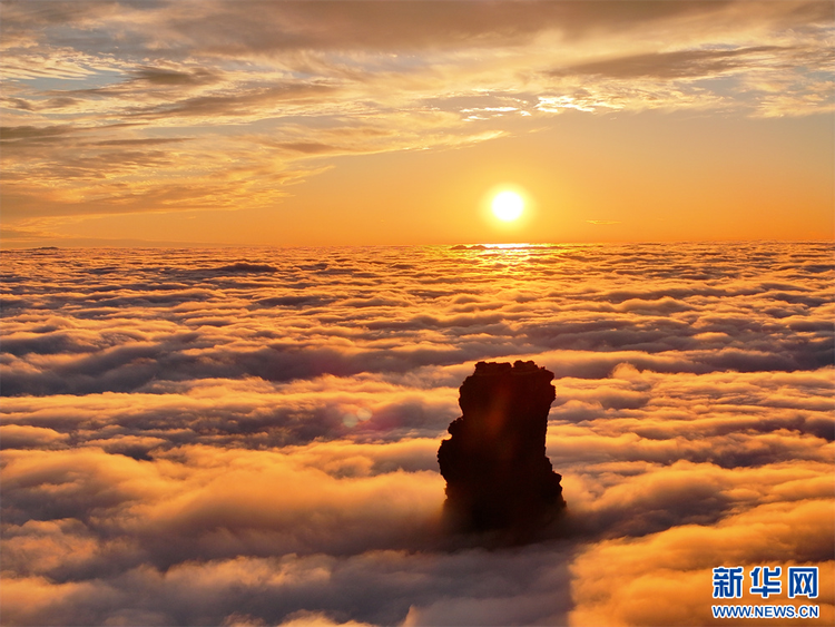 贵州梵净山：深秋夕阳绚丽如画