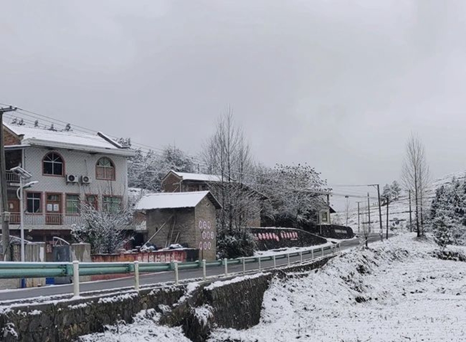 贵州镇远迎来2025年初雪