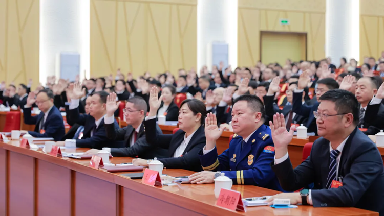 安顺市五届人大六次会议隆重开幕