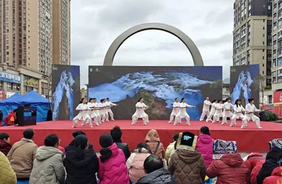 贵州平塘：银龄展风采 欢歌热舞贺新春