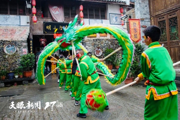 欢欢喜喜闹元宵 | 贵州：璀璨灯火映山乡 非遗焕彩续年味