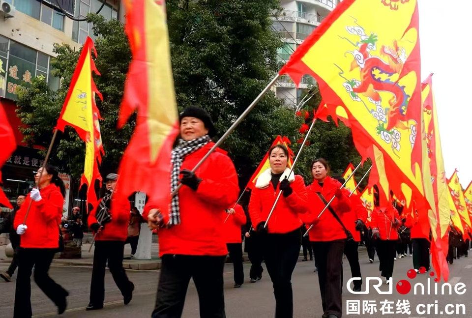 六盘水市六枝特区：欢天喜地闹元宵 市民共赏文化盛宴