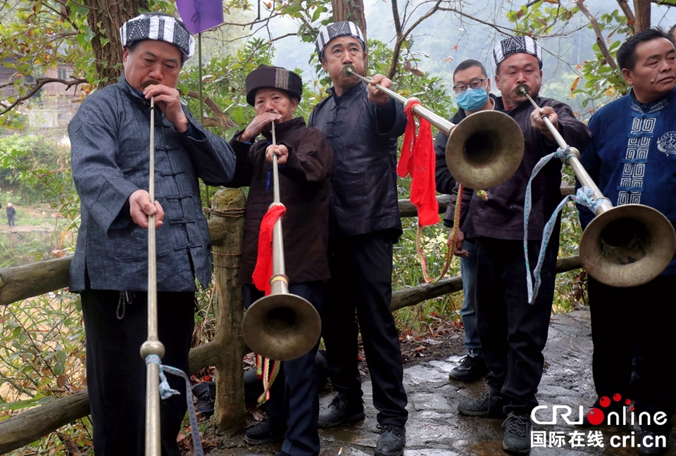 贵州丹寨：苗族同胞身着盛装 载歌载舞欢庆“祭尤节”