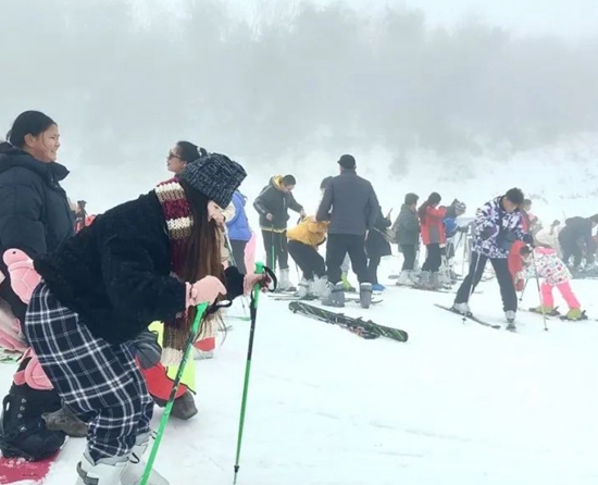 六盘水市水城区：野玉海春节假期旅游热度飙升 玉舍雪山滑雪场游客量创新高