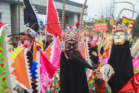 贵州安顺：地戏闹元宵 非遗春节民俗盛宴来袭