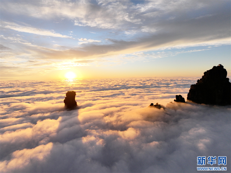 贵州梵净山：深秋夕阳绚丽如画