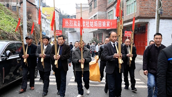 贵州三穗：姑妈集体回娘家 共叙亲情庆佳节