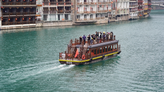 贵州镇远：多彩民俗活动纷呈 春节旅游市场火热