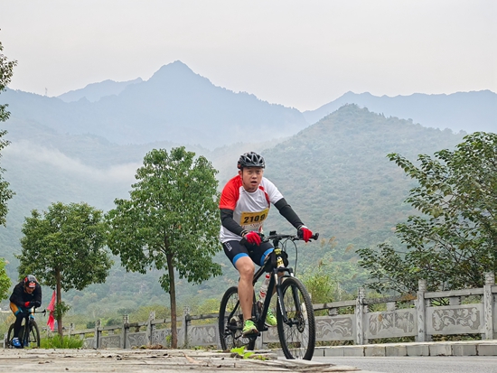 贵州红·山水越野挑战赛第六站在遵义习水燃情开赛