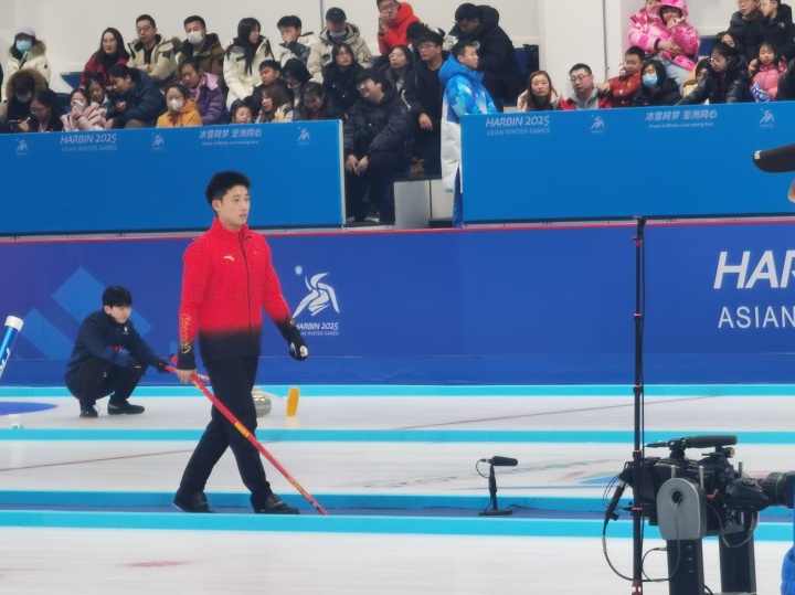 男子冰壶循环赛中国队首战告捷 费学清完美完成亚冬会首秀