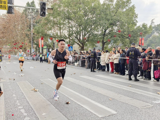 贵州红·山水越野挑战赛总决赛在遵义收官 5000余名选手涌动红色体育热浪