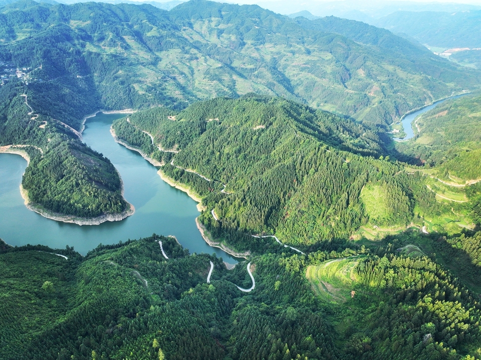 贵州黎平：守护绿水青山 苗侗山乡绽放生态美_fororder_双江两岸的生态屏障（吴光辉摄） 