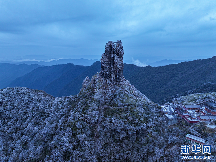 贵州梵净山：初雪至 美如画