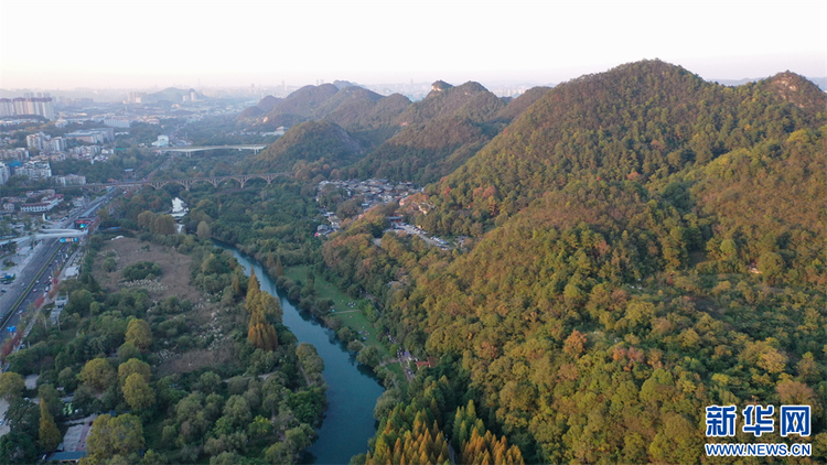 贵阳花溪：城市湿地秋意浓