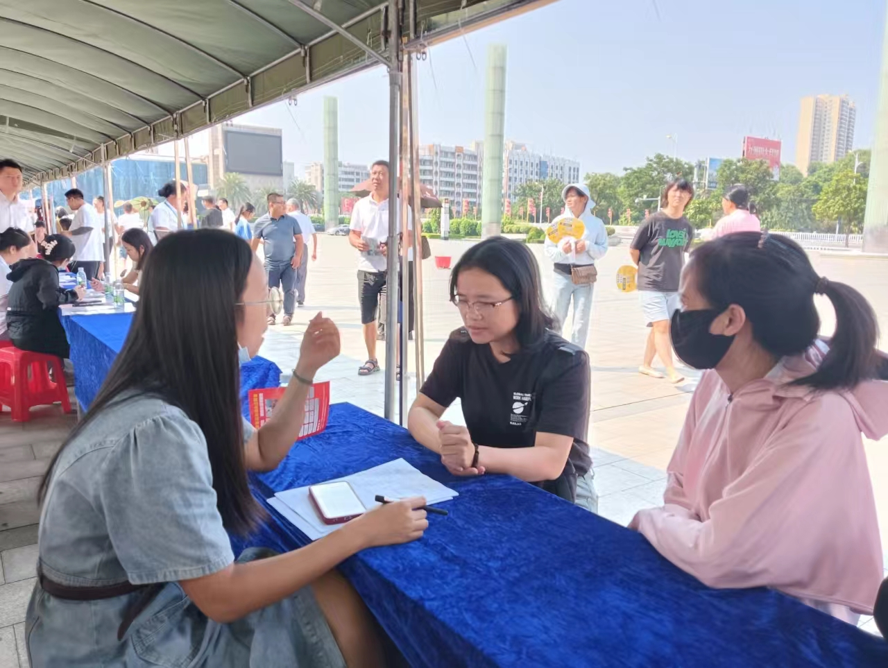 粤桂五地以就业服务推动各族群众互嵌式发展