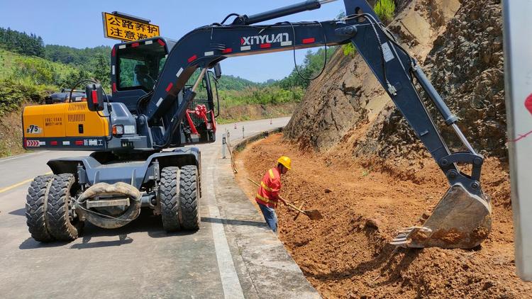 广西贵港：三项专项行动让“烦心”路变“舒心”路