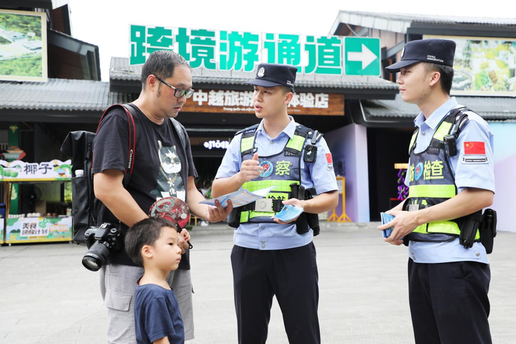 广西边检机关助力中越德天（板约）瀑布跨境旅游合作区正式运营