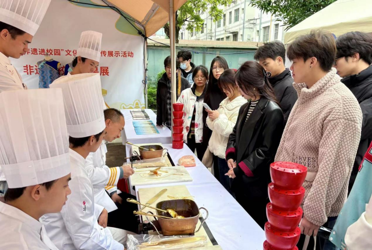 广西开展非遗进校园展示活动