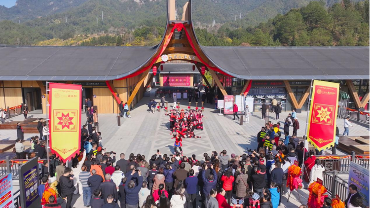 广西首座山岳型无障碍景区开业 游客登大瑶山感受瑶文化