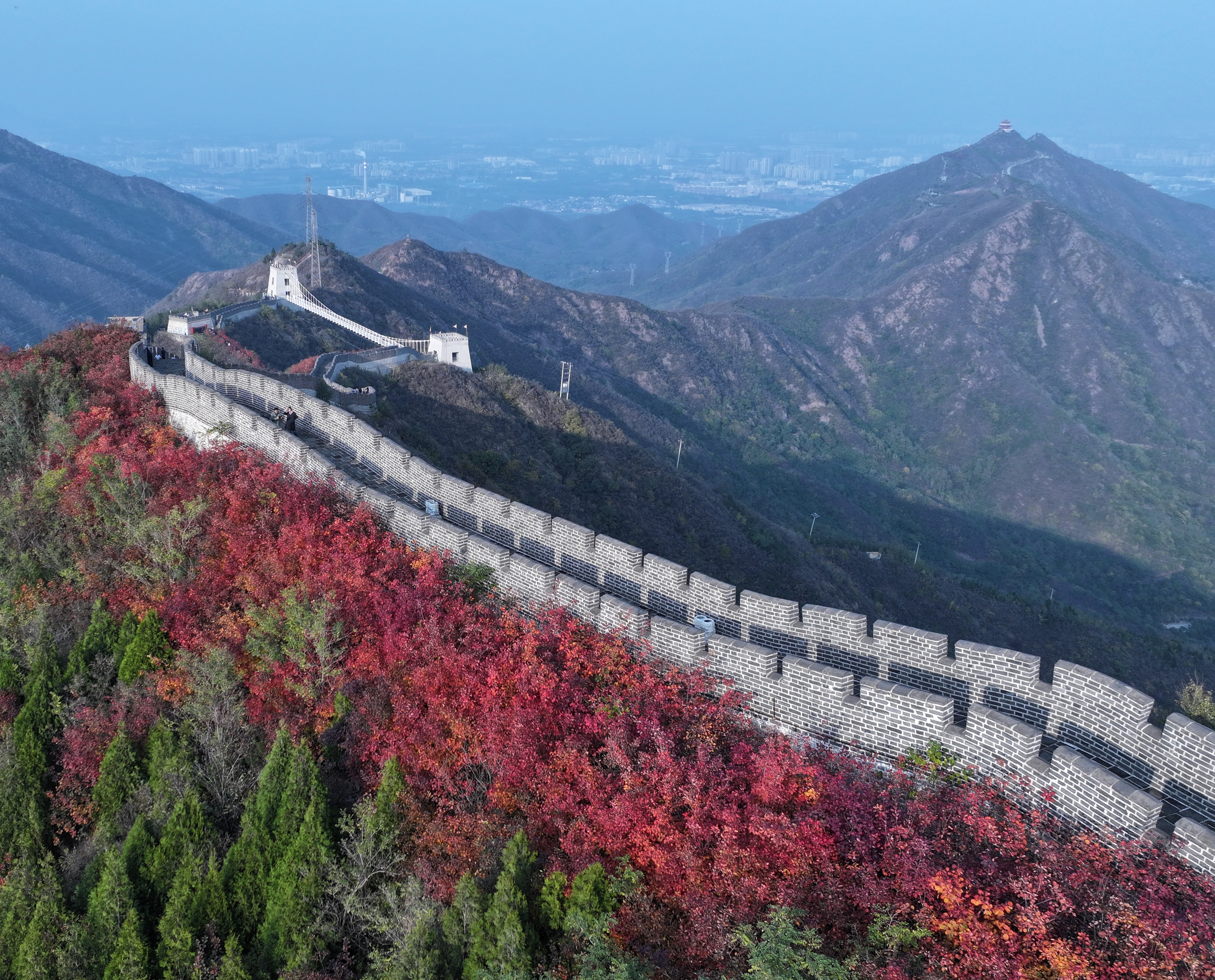 石家庄市鹿泉区：赏秋日美景 观红叶烂漫