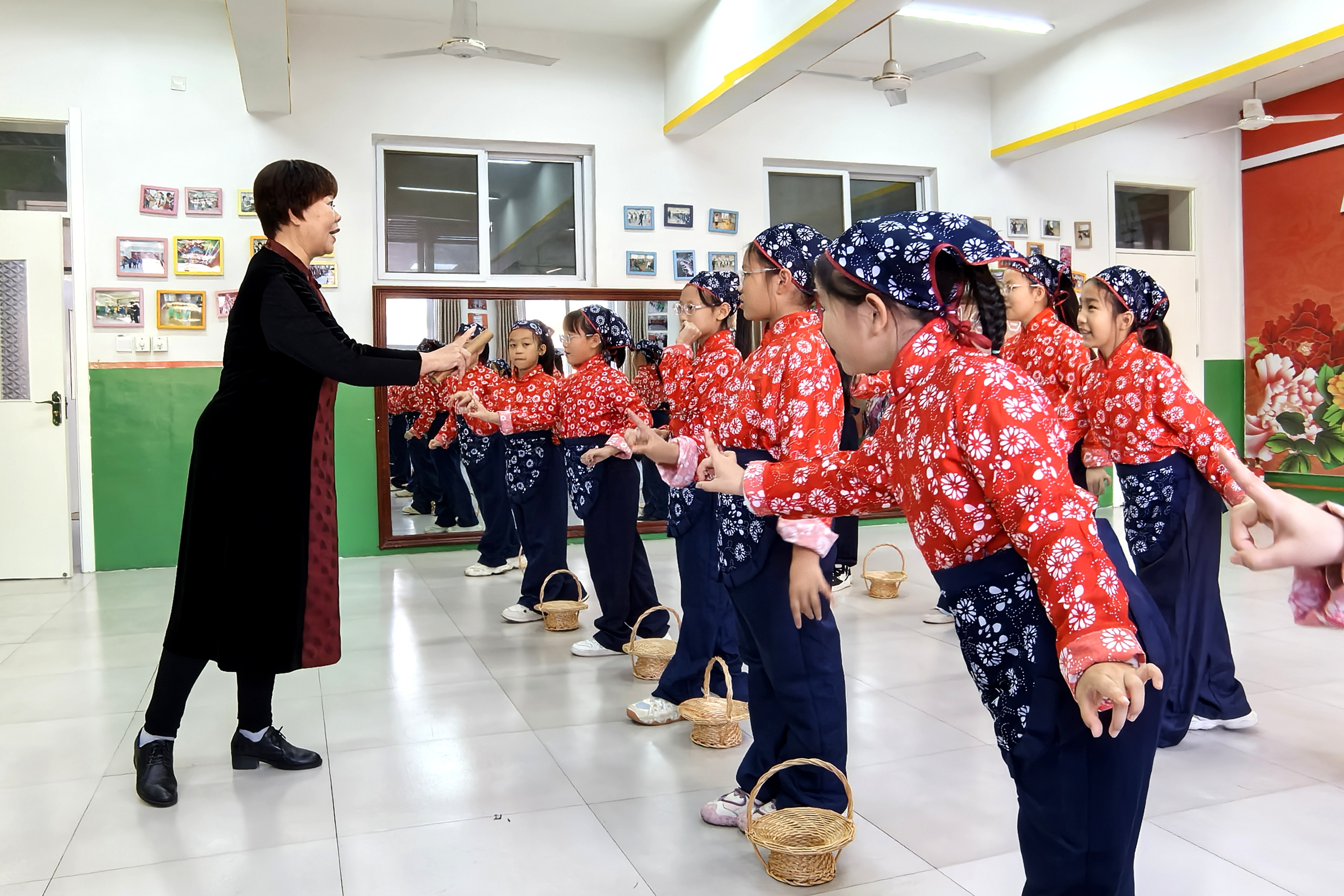 保定清苑：哈哈腔里传古韵 百年剧种焕新“声”