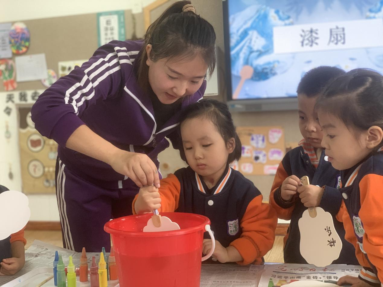 河北唐县：“漆”彩纷呈 “扇扇”而来