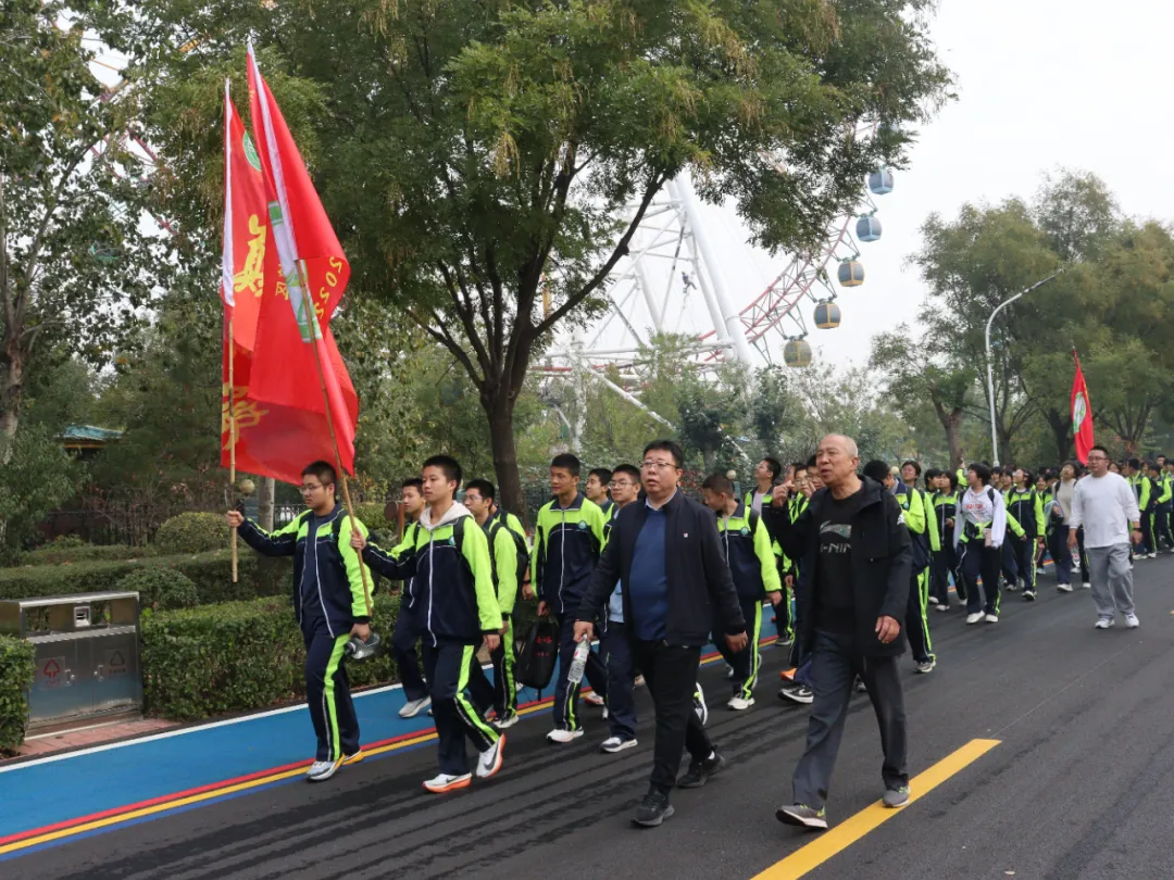 邢台三中教育集团西校区初三年级举行远足活动