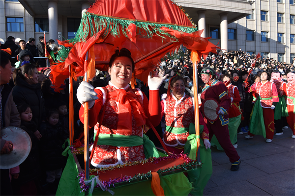 沧州渤海新区黄骅市南大港产业园区开展元宵节民俗文化汇演活动