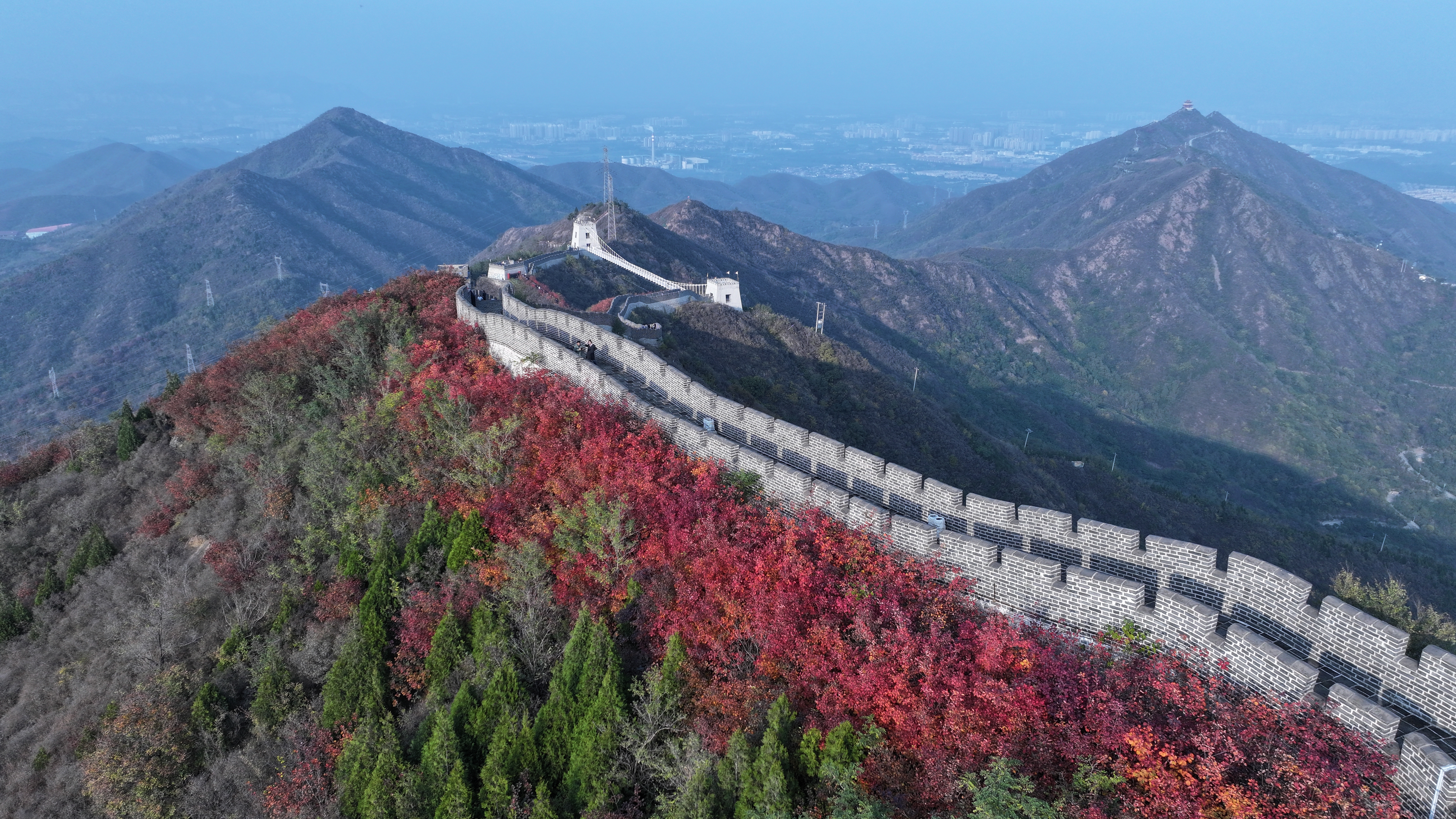 石家庄市鹿泉区：赏秋日美景 观红叶烂漫