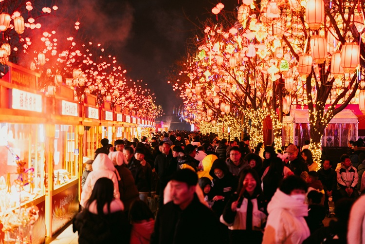 2025唐山南湖春节灯会：花灯如昼闹元宵