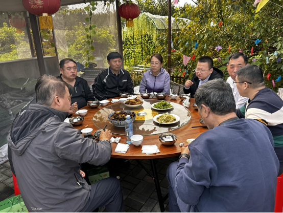 河北泊头：天津游客赴泊头千年古桑之旅