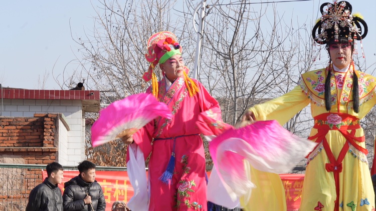 河北迁安：非遗秧歌开集 幸福年味扑面来