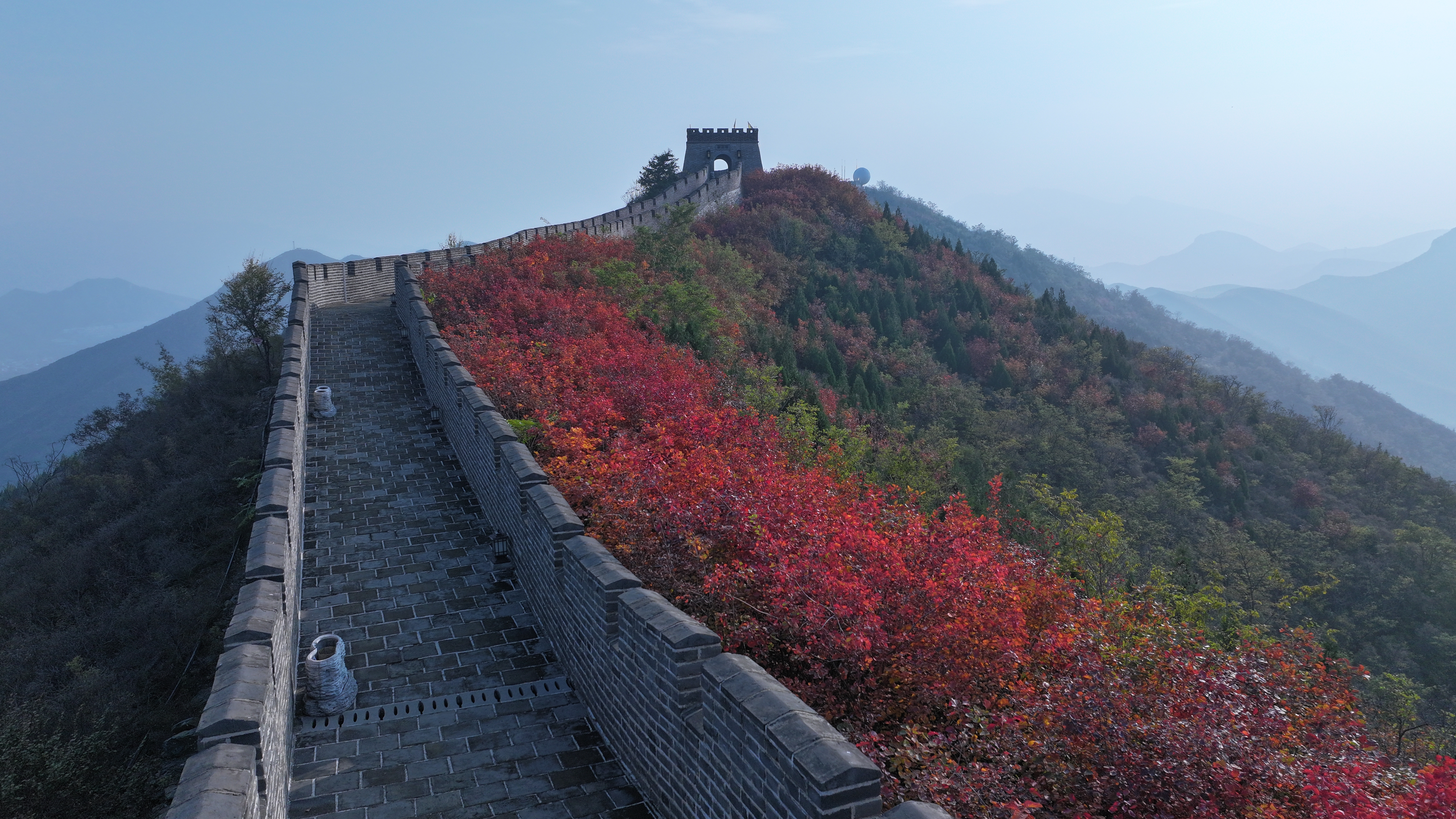 石家庄市鹿泉区：赏秋日美景 观红叶烂漫