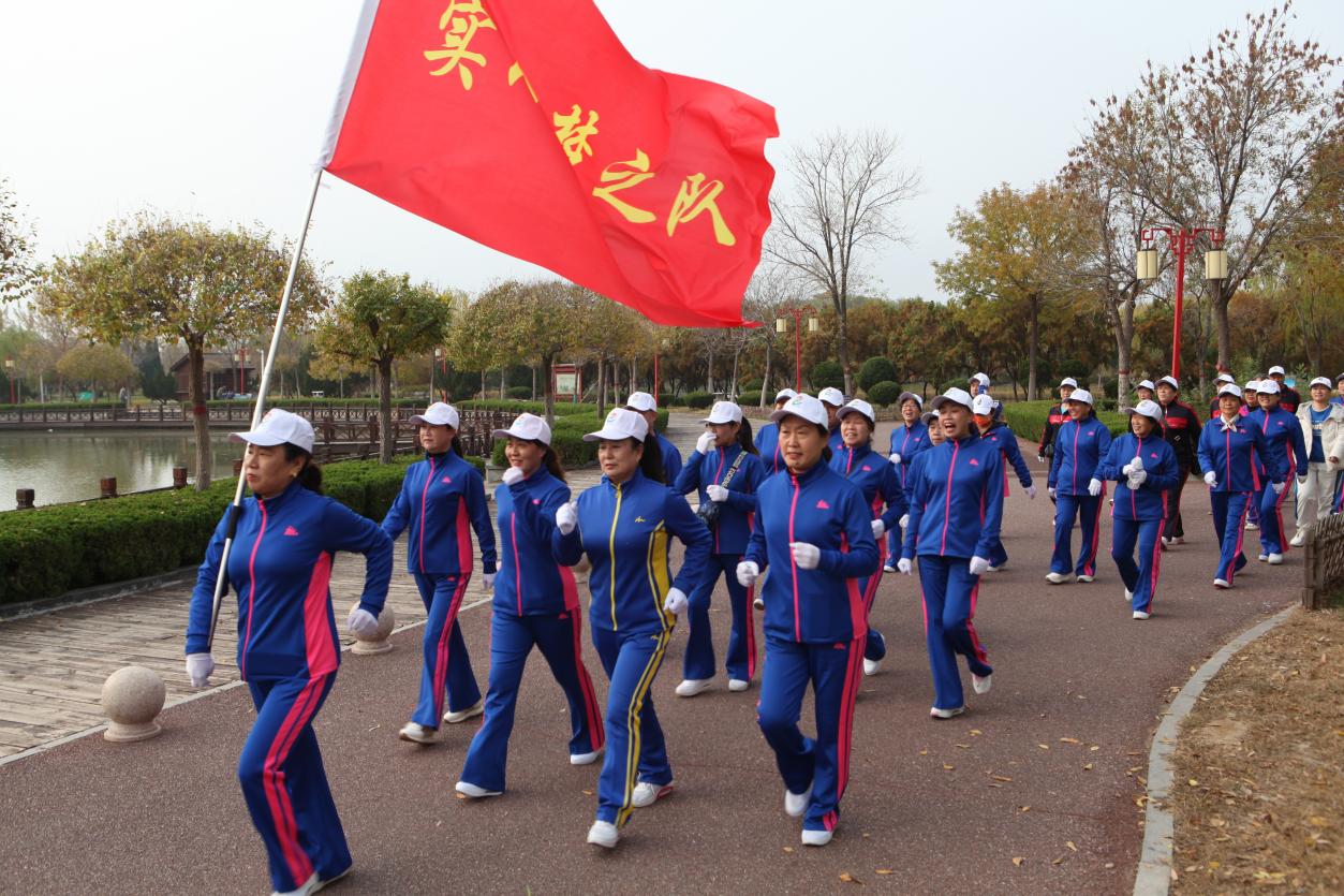 河北青县：老年人健步走大联动 乐享多彩活力晚年