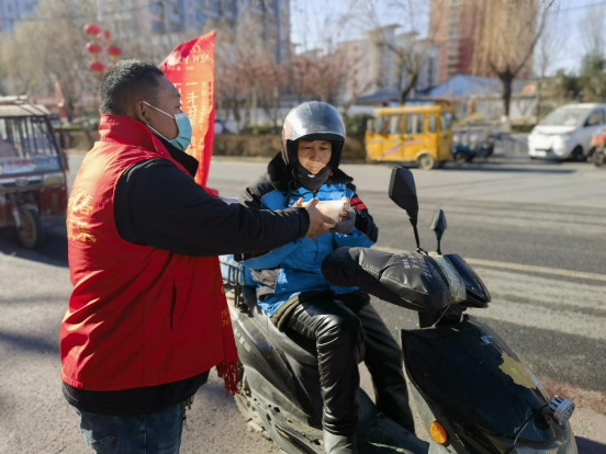 河北高阳：幸福饺子宴 温暖腊八节