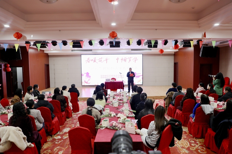 图片默认标题_fororder_满城区举办“三八”国际妇女节花艺沙龙活动 摄影 邱迎新