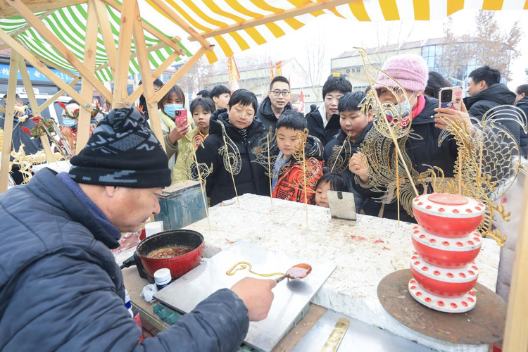 河北高阳：花会展演闹新春