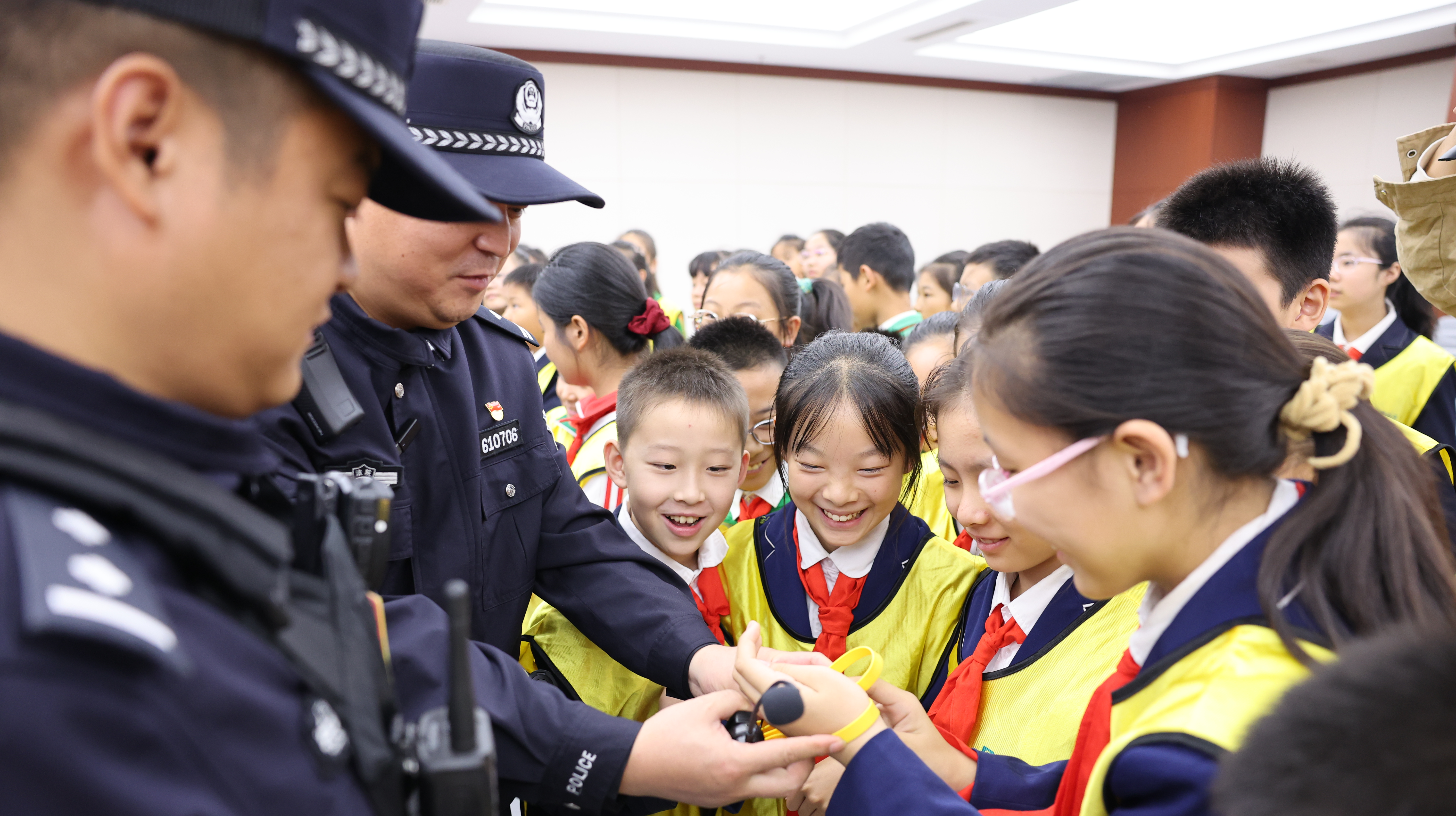 陕西省渭南两级法院开展系列活动庆祝中国人民警察节