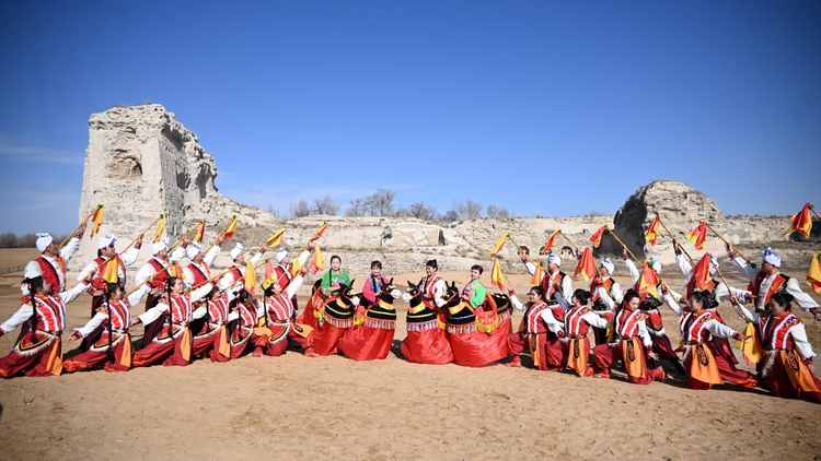 榆林靖边统万城春节活动精彩纷呈 各地游客“博物馆里过大年”